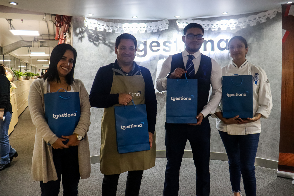 Egresados de ILCB fueron jurados de concurso interno 'Postres y Cócteles 2023' del Grupo TGestiona.