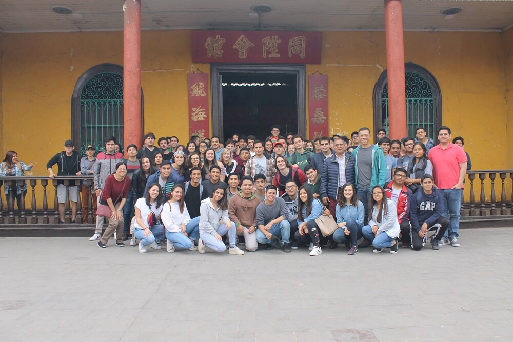 Nuestros estudiantes realizan una visita al Barrio Chino.