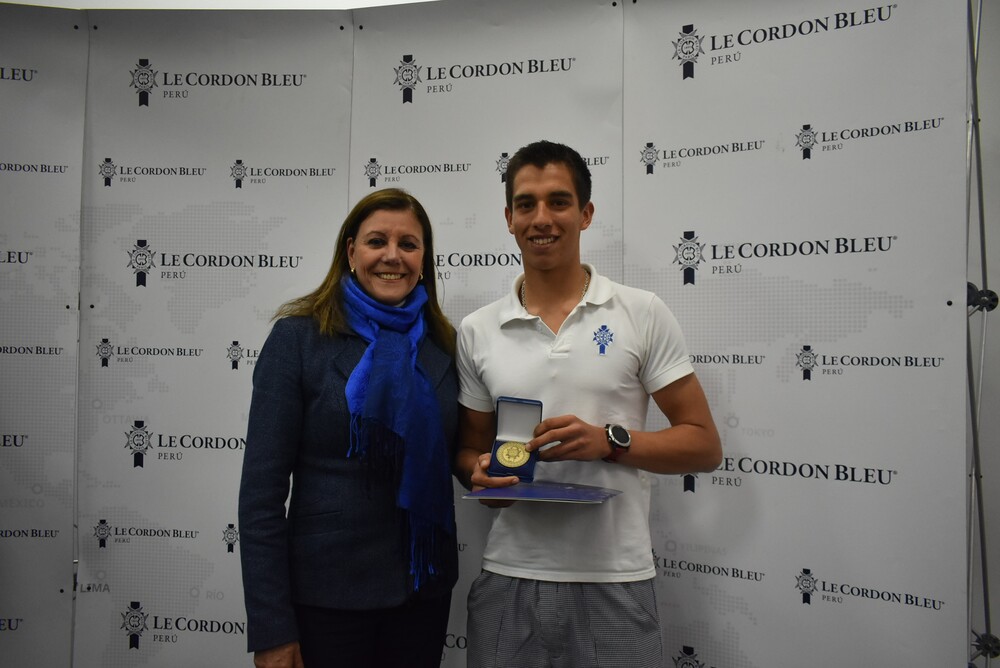 El Instituto Le Cordon Bleu Perú entrega reconocimiento a Gianfranco Colmenares por su desempeño en los Juegos Panamericanos 2019